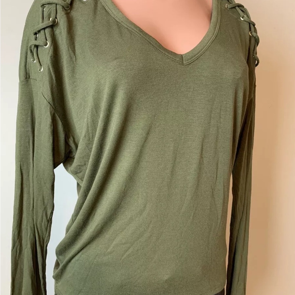 Express Women’s Super Soft  3/4 Sleeve Olive Green T Shirt Top In Size SP - Picture 3 of 9